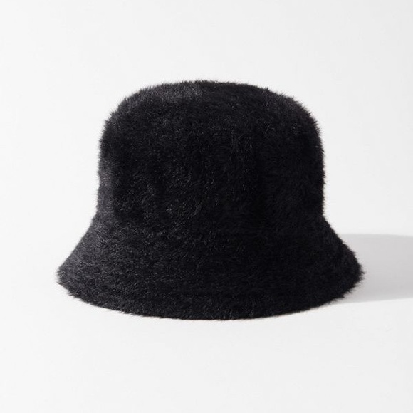 Urban Outfitters Fuzzy ‘Gia’ Bucket Hat in Black